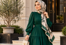 zumrut-yesili-elbiseye-hangi-renk-sal-gider